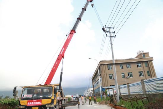 沙縣供電 清樹調桿不停歇 快速恢復供電